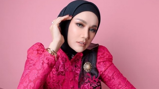 Mulan Jameela Unggah Foto Lawas Bareng Ayah, Parasnya Curi Perhatian: Cantik dari Lahir