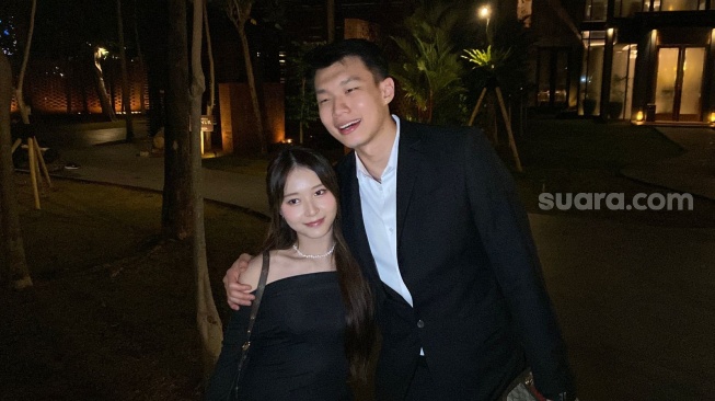 Nita Vior dan Vincent Kosasih saat ditemui di kawasan Senayan, Jakarta Pusat, Minggu (10/11/2024). [Suara.com/Tiara Rosana]