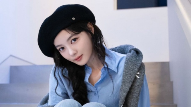 4 Pilihan Outfit Kasual Chic ala Kim You Jung, Bikin Tampilan Lebih Stylish!