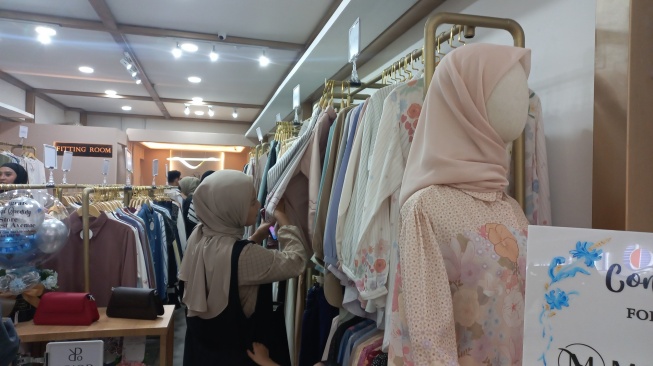 Butik 14 brand modest lokal, Modest Avenue, Supermall Karawaci, Tangerang, Sabtu (2/11/2024) (Suara.com/Dini Afrianti Efendi)