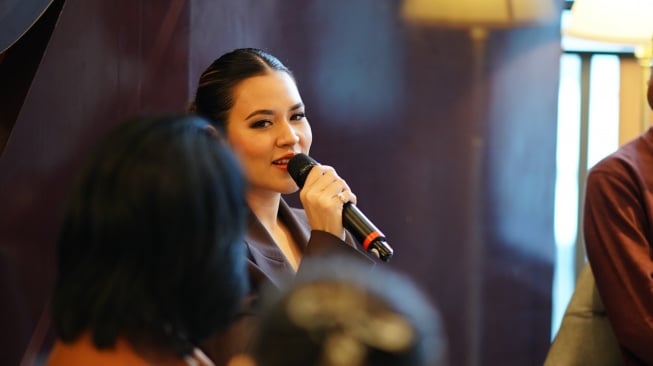 Artis Juga Manusia Biasa: Raisa Berbagi Tips Redakan Stres di Tengah Kesibukan