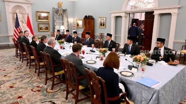 Presiden RI Prabowo Subianto menghadiri undangan makan malam bersama dengan Menteri Luar Negeri Amerika Serikat (AS) Antony Blinken di American Foreign Service Association, Washington DC, Senin (11/11) malam waktu setempat. (Foto dok. Prabowo)