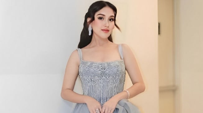 Bak Bumi dan Langit, Adab Ayu Ting Ting pada Penggemar Dibandingkan dengan Nagita Slavina