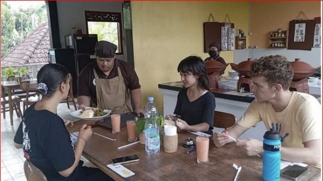 Hasil dari Usaha Dan Kesabaran, Cafe di Bali Ini Memberdayakan Pekerja Berkebutuhan Khusus