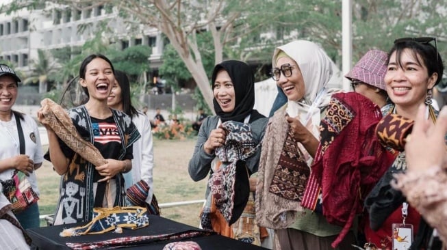 PT ASDP Indonesia Ferry (Persero) lewat program Tanggung Jawab Sosial dan Lingkungan (TJSL) menggelar Bazar UMKM bertajuk 'Pesona Timur Indonesia'.