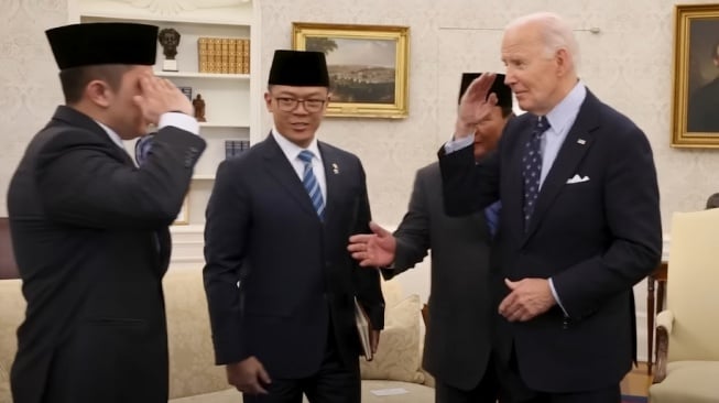 Mayor Teddy berikan hormat kepada Presiden AS Joe Biden di Gedung Putih, Washington DC. [Tangkapan layar akun Sekretariat Presiden]