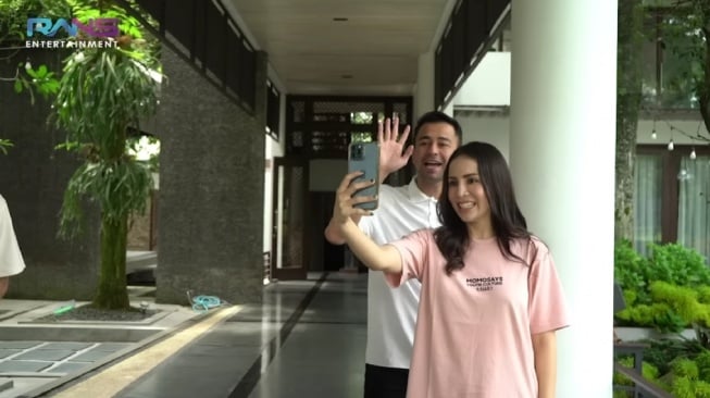 Punya Chef Pribadi, Mewahnya Jamuan Makan Momo Geisha Saat Raffi Ahmad Bertamu Bikin Ketar-ketir