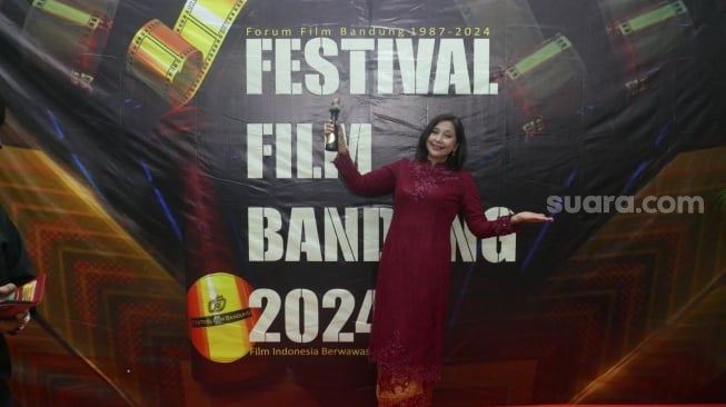 Raih Penghargaan di Festival Film Bandung, Ayu Azhari Titip Pesan buat Fadli Zon