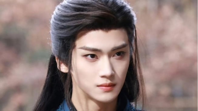 Gantengnya Yanan, Villain di Drama Fangs of Fortune Bikin Susah Dibenci