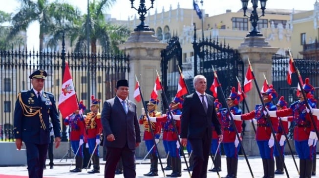 Presiden Republik Indonesia, Prabowo Subianto melakukan kunjungan resmi kepada Presiden Republik Peru, Dina Boluarte di Istana Pemerintahan Peru. (Foto: Biro Pers Sekretariat Presiden)