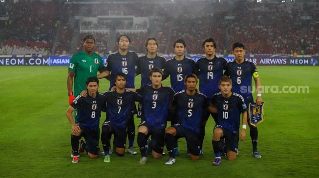 Skuad Timnas Jepang saat pertandingan Sepak Bola Kualifikasi Piala Dunia 2026 Zona Asia Antara Indonesia melawan Jepang di Stadion Gelora Bung Karno, Jakarta, Jumat (15/11/2024). [Suara.com/Alfian Winanto]