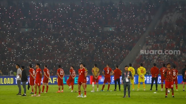 Skuad Timnas Indonesia usai pertandingan Sepak Bola Kualifikasi Piala Dunia 2026 Zona Asia Antara Indonesia melawan Jepang di Stadion Gelora Bung Karno, Jakarta, Jumat (15/11/2024). [Suara.com/Alfian Winanto]
