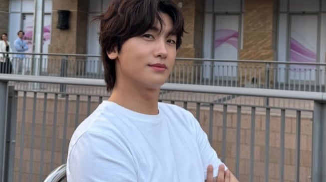 4 Padu Padan Daily OOTD ala Park Hyung-sik yang Chic dan Mudah Ditiru