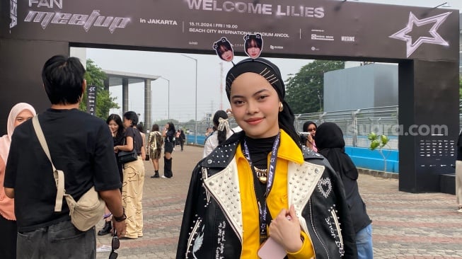 Baby Lisa, fans Lisa BLACKPINK asal Tangerang jelang acara fan meet up di Beach City International Stadium (BCIS), Ancol, Jakarta Utara, Jumat (15/11/2024) [Suara.com/Tiara Rosana].