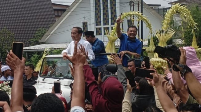 Jokowi Ikut Kampanye Terbuka Pasangan Luthfi-Yasin di Purwokerto, Antusias Masyarakat Luar Biasa