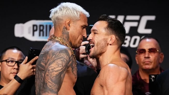 Aroma Dendam di UFC 309: Siapa Pemenang Charles Oliveira vs Michael Chandler?