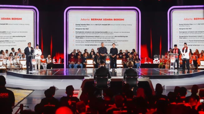 Suasana jalannya debat ketiga Pilkada Jakarta 2024 di Hotel Sultan, Jakarta, Minggu (17/11/2024).  [Suara.com/Alfian Winanto]