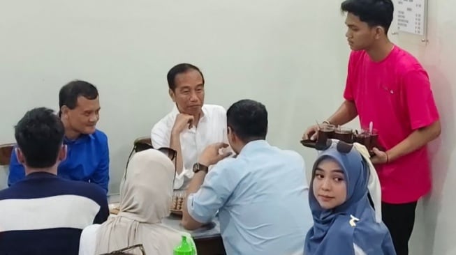 Tempel Terus Ahmad Luthfi, Jokowi Soal Peluang Menang di Pilkada Jateng: Nggak Usah Sombong