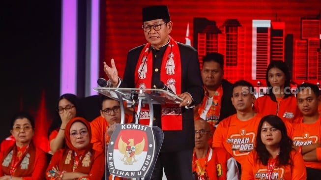 Calon Gubernur (Cagub) Jakarta Nomor urut 3, Pramono Anung menyampaikan visi misi nya saat debat ketiga Pilkada Jakarta 2024 di Hotel Sultan, Jakarta, Minggu (17/11/2024).  [Suara.com/Alfian Winanto]