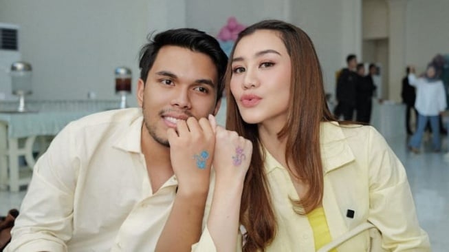 Thariq Halilintar dan Aaliyah Massaid di pesta ulang tahun Azura (Instagram/@thariqhalilintar)