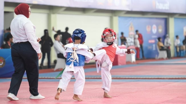 CR Taekwondo Academy kembali mencetak prestasi dalam Kejuaraan Nasional KONI Cup Series 5 Grade B. [Dok. Istimewa]