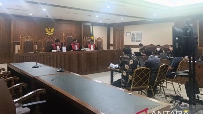 Sidang permohonan peninjauan kembali (PK) kasus Jessica Wongso tetap berlangsung tanpa kehadiran pemohon di Pengadilan Negeri (PN) Jakarta Pusat, Senin (18/11/2024). (ANTARA/Agatha Olivia Victoria)