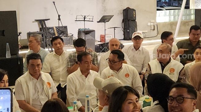 Jokowi Bertemu Ridwan Kamil di Kemayoran Disambut Artis hingga Influencer, Siap Jadi Jurkam?