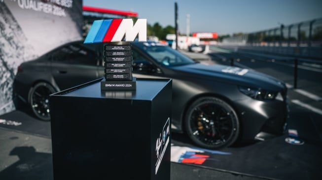 Pembalap Ducati Pecco Bagnaia Bawa Pulang Hadiah BMW M5 Meski Tak Jadi Juara Dunia. (Foto: BMW Group)