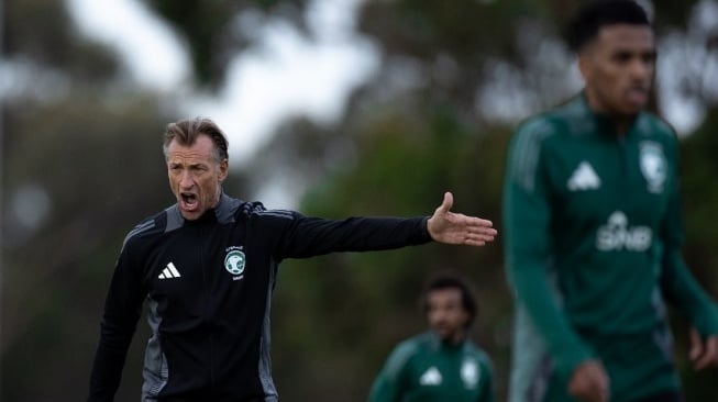 Pelatih Arab Saudi, Herve Renard disebut khawatir melawan timnas Indonesia. (Instagram/@saudint)