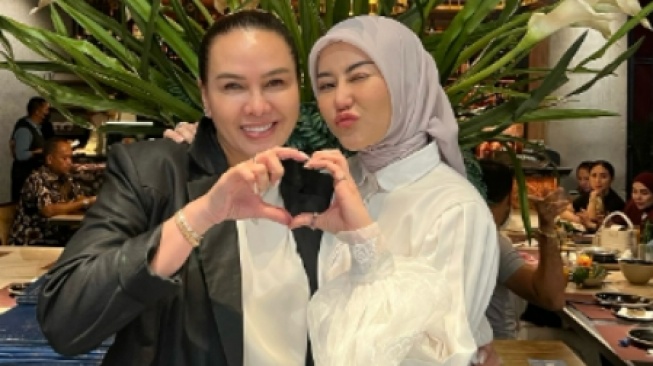 Ekspresi Foto Bersama Fitri Salhuteru Dinilai Tak Tulus, Marissya Icha Beri Balasan Menohok