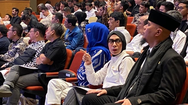 Melly Goeslaw dan Ahmad Dhani hadir di acara diskusi bertema “Perlindungan Hukum Hak Cipta dalam Tata Kelola Digitalisasi" di Gedung DPR MPR RI, Senayan, Jakarta, Senin (18/11/2024). [foto: tim Melly Goeslaw]