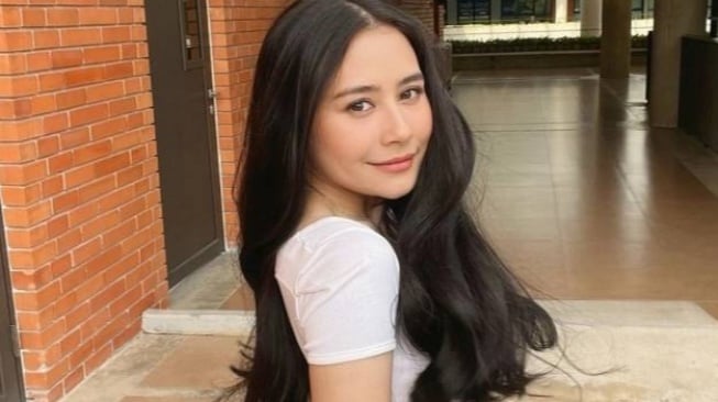 Pendidikan Prilly Latuconsina, Dihujat Usai Serukan Wanita Independen