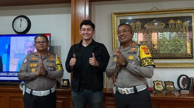 Profil dan Karier Lachlan Gibson, Viral Usai Curhat Diperlakukan Tak Menyenangkan oleh Polisi