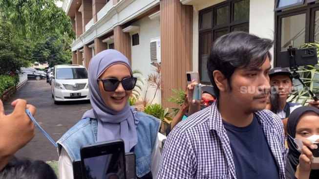 Paula Verhoeven hadir sidang cerai di Pengadilan Agama Jakarta Selatan, Rabu (20/11/2024). [Suara.com/Adiyoga Priyambodo]