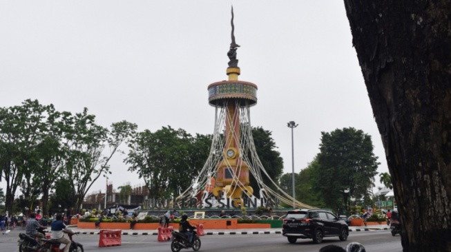 Tugu Keris Siginjai, Destinasi Wisata Ikonik di Tengah Kota Jambi