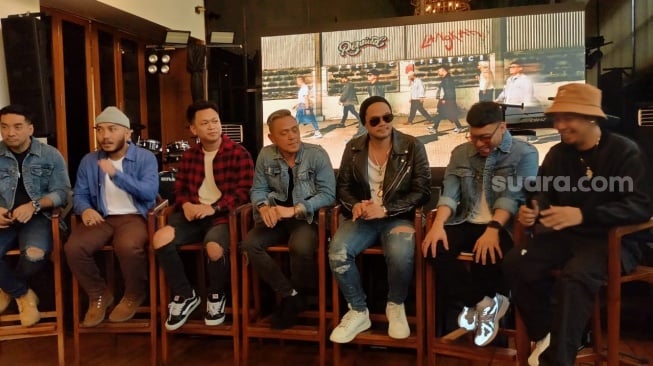 Rayakan 10 Tahun Berkarier, Rewind Lepas EP 'Melangkah'