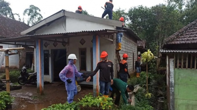 Wonosari Malang Porak-poranda Diterjang Angin Kencang