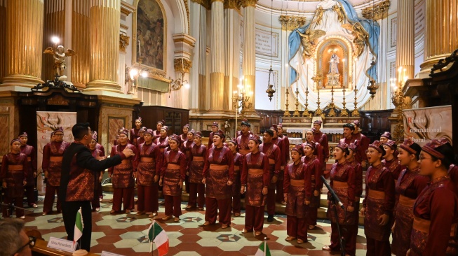 Saint Angela Choir setelah meraih kemenangan di Church of Servi pada 1 November 2024 (Ist.)