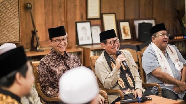 Ulama dan Habib Ikutan Kumpul, Pramono-Rano Sarapan di Rumah Anies: Ketawa Bareng hingga Pose Tiga Jari