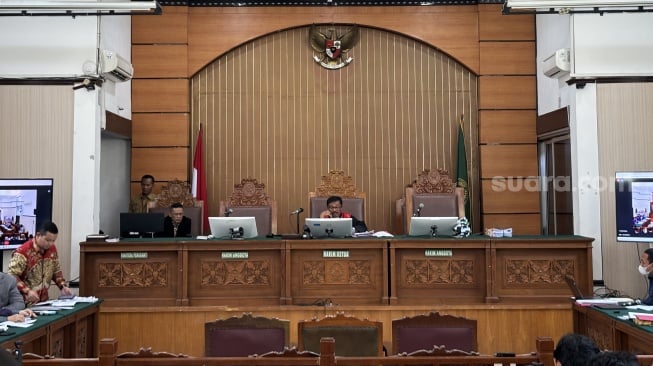 Penampakan sidang gugatan praperadilan Tom Lembong di Pengadilan Negeri Jakarta Selatan. (Suara.com/Dea)