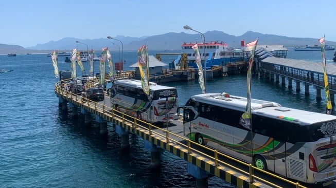 PT ASDP Indonesia Ferry (Persero) menjamin layanan penyeberangan Jawa-Bali di Nataru Prima