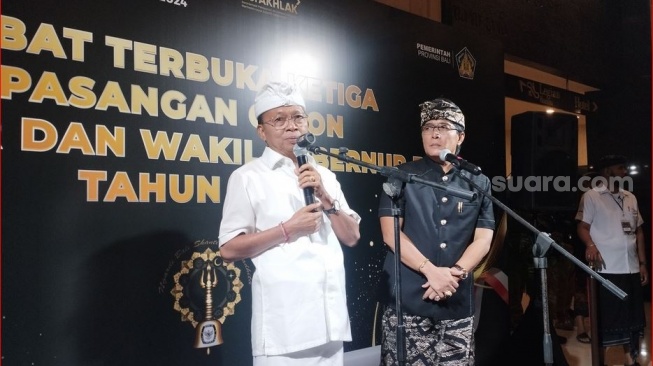 Wayan Koster dan I Nyoman Giri Prasta saat ditemui di Nusa Dua, Rabu (20/11/2024) (suara.com/Putu Yonata Udawananda)