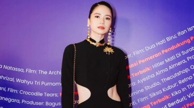 Pesona Laura Basuki di Red Carpet FFI 2024: Outfit Etnik yang Memukau (Instagram)