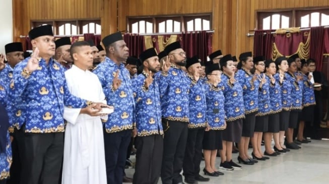 253 PNS Papua Tengah Diambil Sumpah Usai Terima SK Pengangkatan