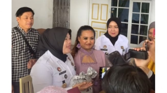 Kronologi Kasus Lina Mukherjee: Makan Kulit Babi Berujung Dipenjara