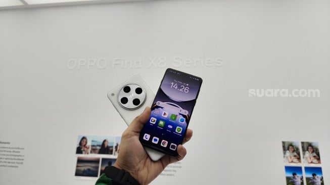 Oppo Find X8 Pro yang resmi meluncur secara global di Bali, Indonesia, Kamis (21/11/2024). [Suara.com/Dicky Prastya]