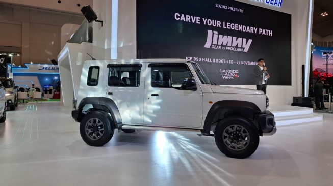 Suzuki Bawa Jimny 5 Pintu White Rhino Edition di GJAW 2024. (Foto: SUARA.com/Manuel Jeghesta)