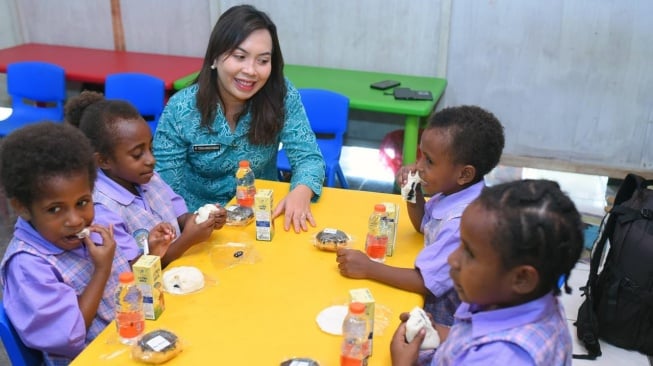 Sarapan Sehat Bergizi Papua Tengah Sasar Murid dan Guru