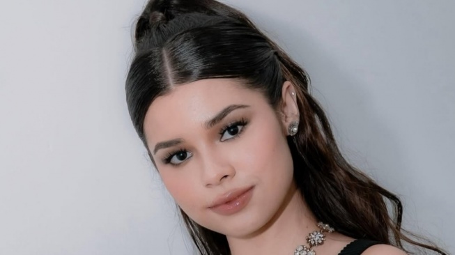 Potret Maria Theodore Plek Ketiplek Selena Gomez, Netizen Sampai Terpukau (Instagram)