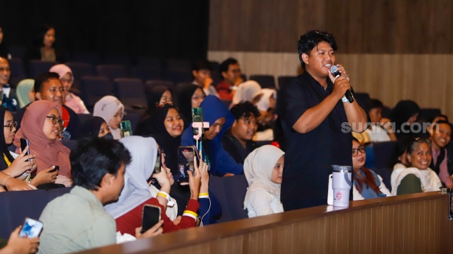 Para Peserta saat mengikuti acara Youth Economic Summit 2024 di Graha Bhakti Budaya, Taman Ismail Marzuki (TIM), Jakarta, Sabtu (23/11/2024). [Suara.com/Alfian Winanto] 